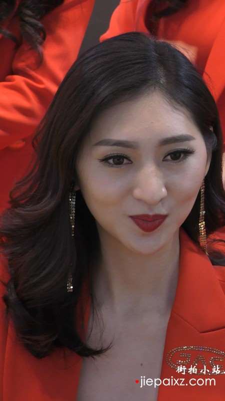 4k-霸气女王范红衣极品车展靓模