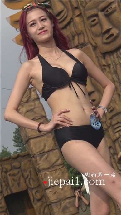 4k-黑色性感比基尼泳装美女MM，下巴是整的吧，这么尖。