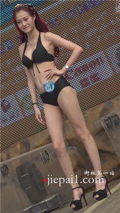 4k-黑色性感比基尼泳装美女MM，下巴是整的吧，这么尖。