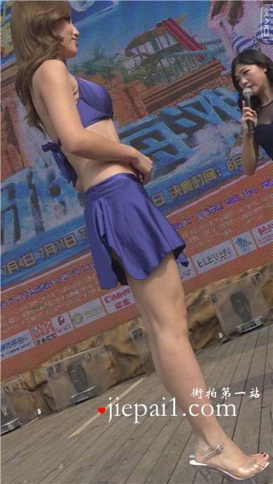 4k-深蓝色泳装美女，高跟水晶鞋很不错。
