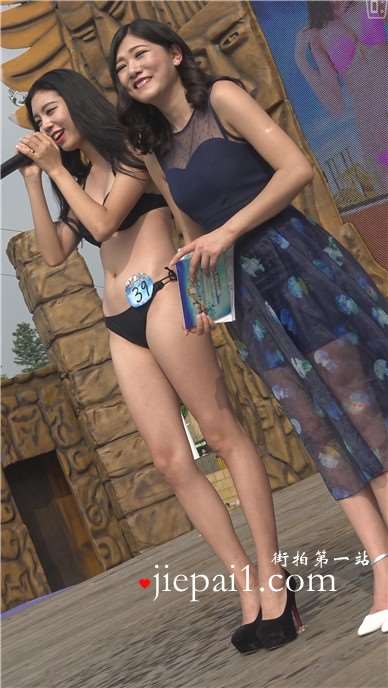 4k-超级大长腿黑色泳装MM，笑容甜美。