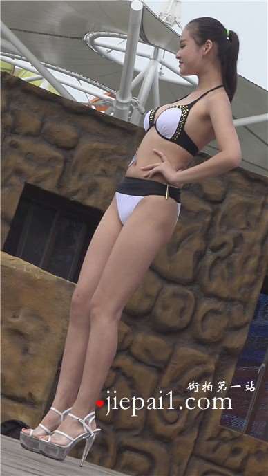 4k-马尾辫黑白比基尼清纯美女小妹。
