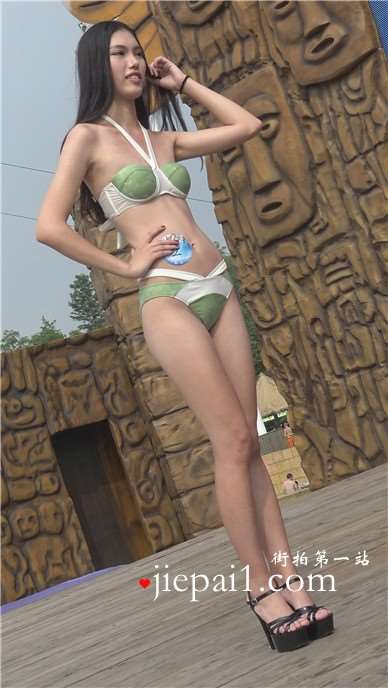 极品高挑身材长腿比基尼泳装美女