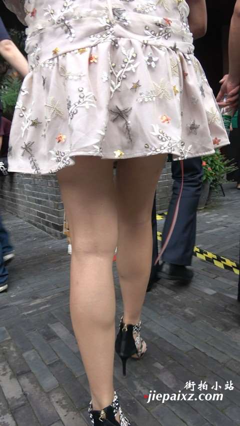 4K 连衣裙街拍高跟美女