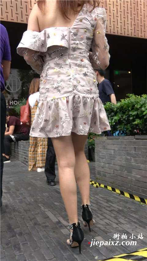 4K 连衣裙街拍高跟美女