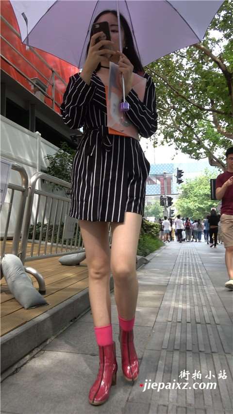 4K 白皙美腿条纹衣服街拍美女