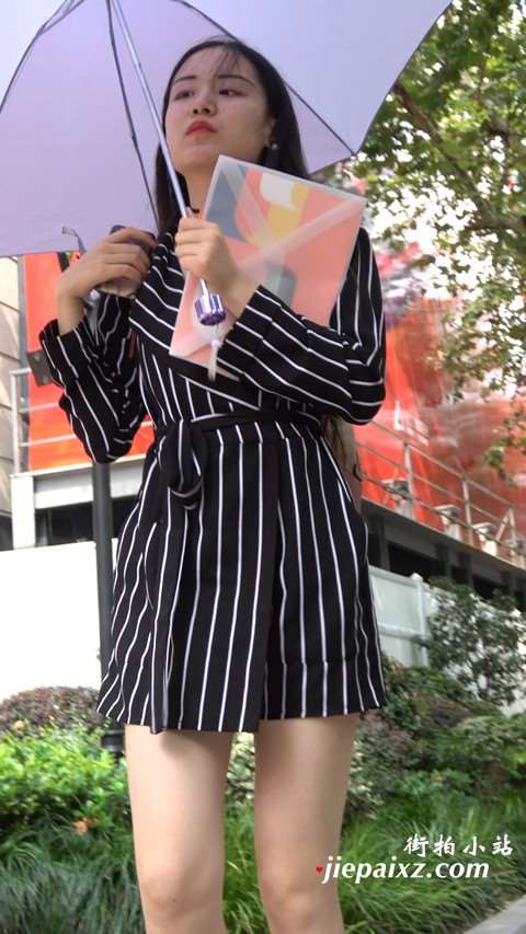 4K 白皙美腿条纹衣服街拍美女