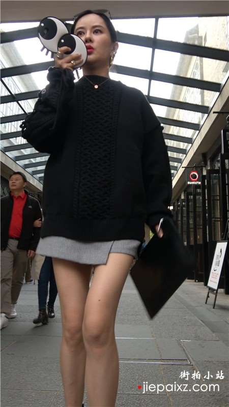 4k-街拍黑色系的两位性感美女 [1.00 GB]