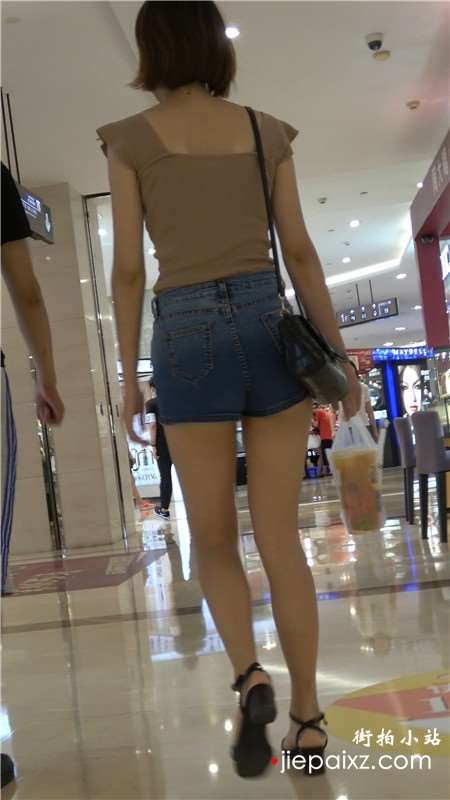 4k-高腰牛仔热裤苗条身材街拍美女 [1.08 GB]