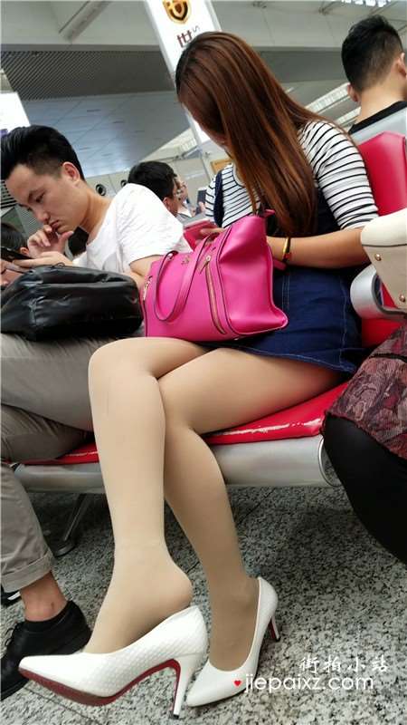 4K-极品白色高跟丝袜美腿街拍美女