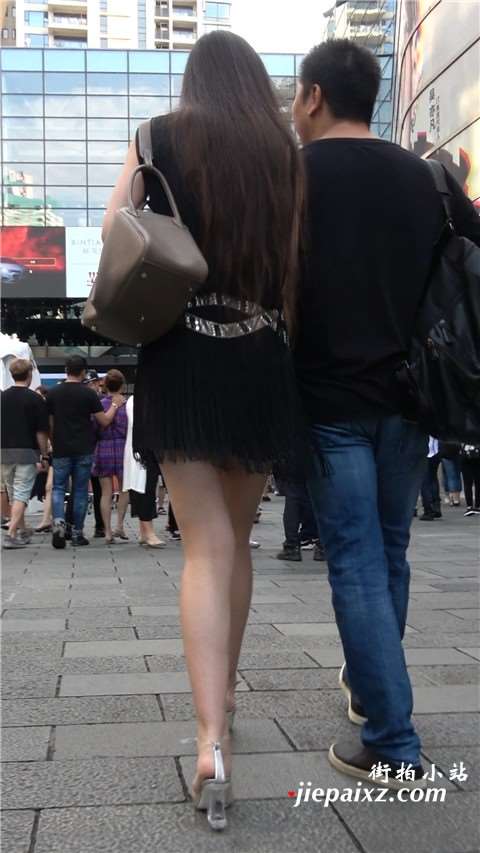 性感高挑身材连衣裙长发街拍美女