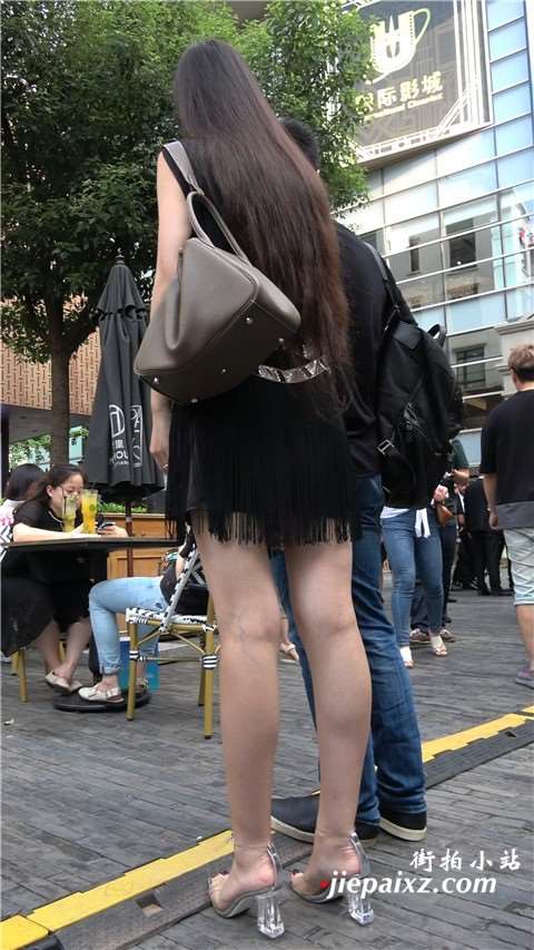 性感高挑身材连衣裙长发街拍美女