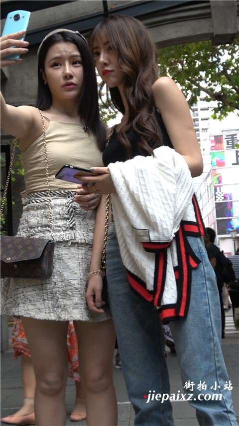 4K 街拍美女姐妹花一起逛街