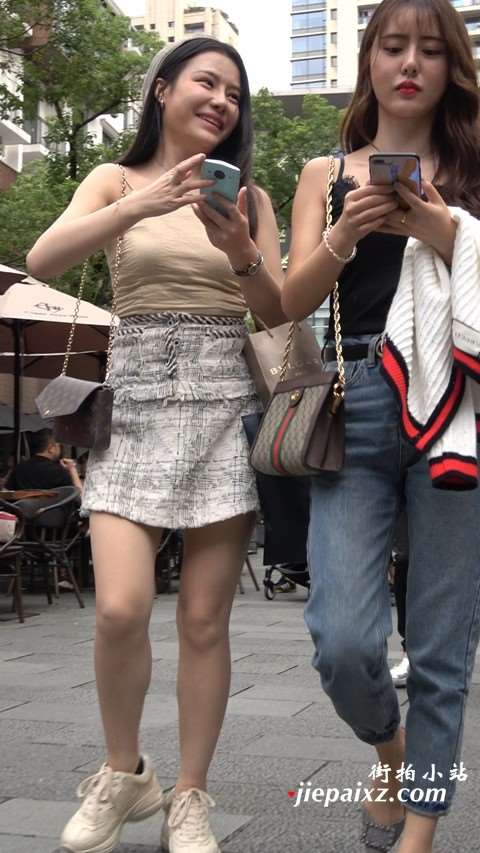 4K 街拍美女姐妹花一起逛街