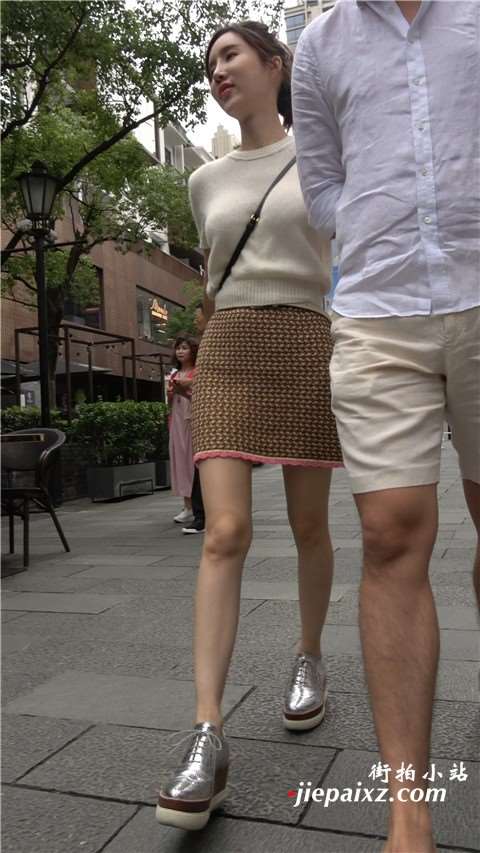 4K 短裙气质街拍美女小姐姐