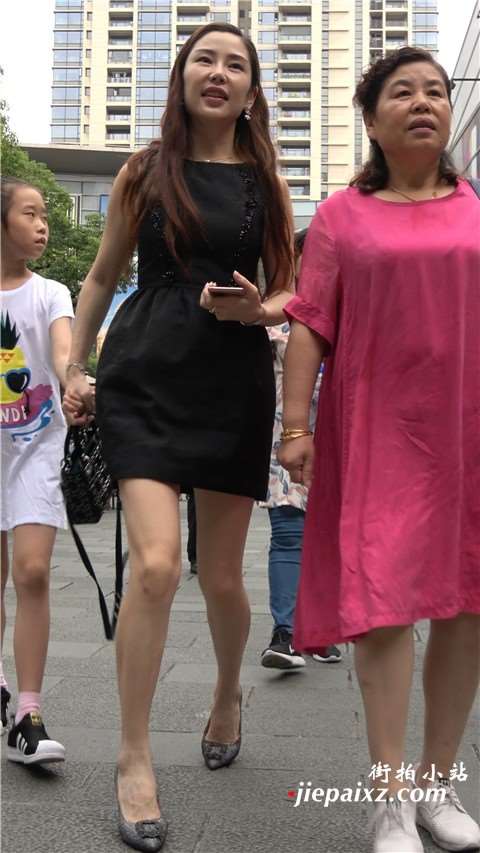 4K 气质短裙高颜值美女爱拍照