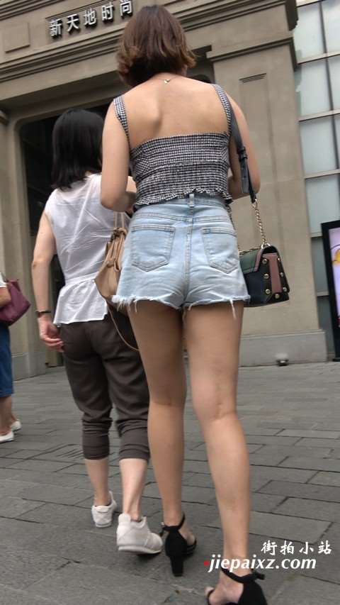 4K 高腰热裤吊带衫短发街拍美女