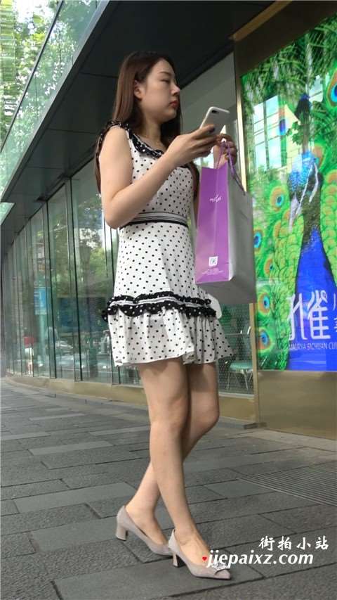 4K 斑点连衣裙街拍美女