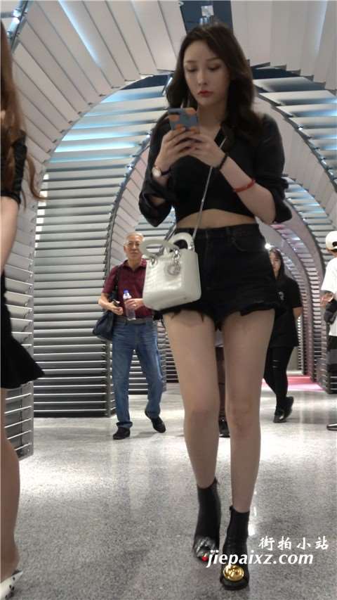 4K 性感身材短裙短裤美女姐妹