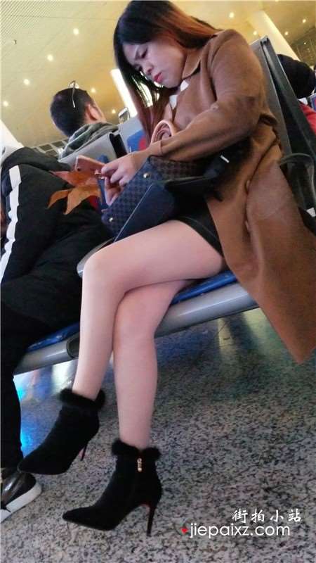 4k-候车室的长外套街拍肉丝长腿熟女