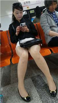 4k超清，极品大长腿性感熟女姐姐，一双玉腿够玩了