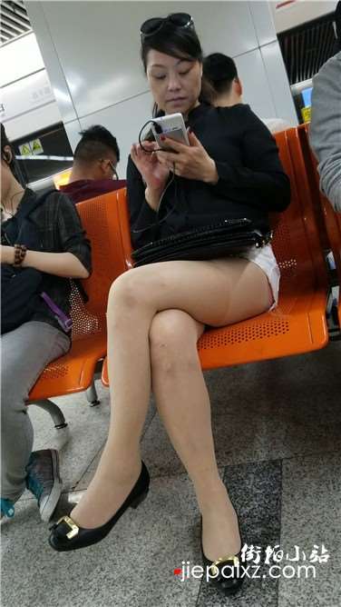 4k超清，极品大长腿性感熟女姐姐，一双玉腿够玩了