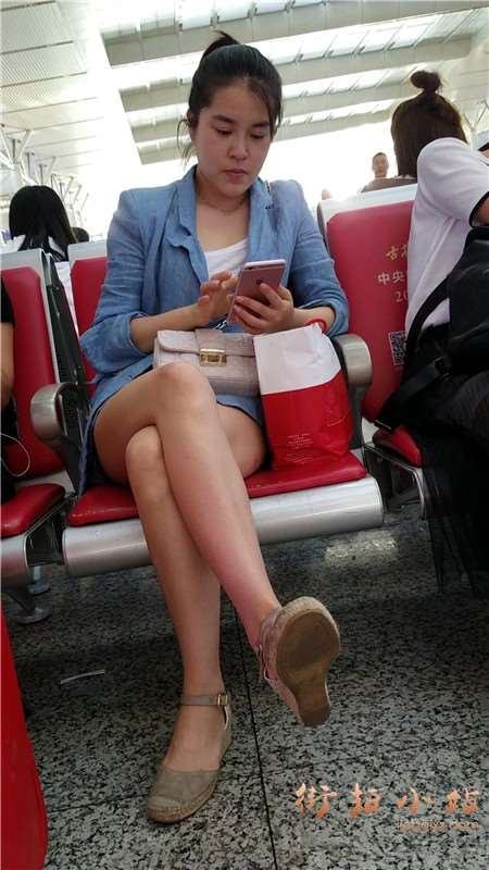 4k-极品美腿高挑街拍美女姐姐