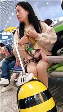 4k-街拍肉丝可爱美女姐姐