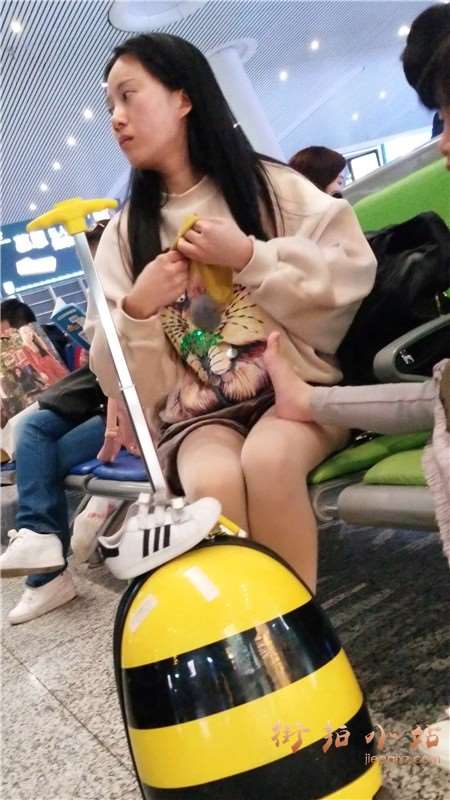 4k-街拍肉丝可爱美女姐姐