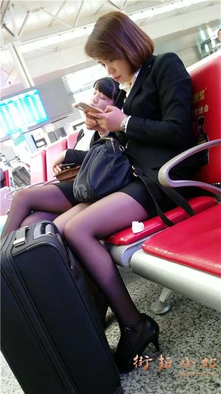 4k-俩位制服街拍黑丝性感美女