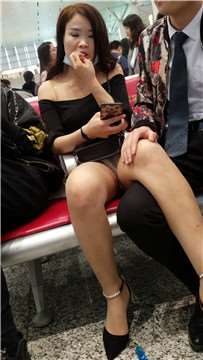 4k-极品性感白皙美腿美女，真羡慕这哥们的手