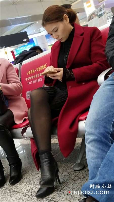 4k-大红色毛呢外套，性感长腿黑丝御姐
