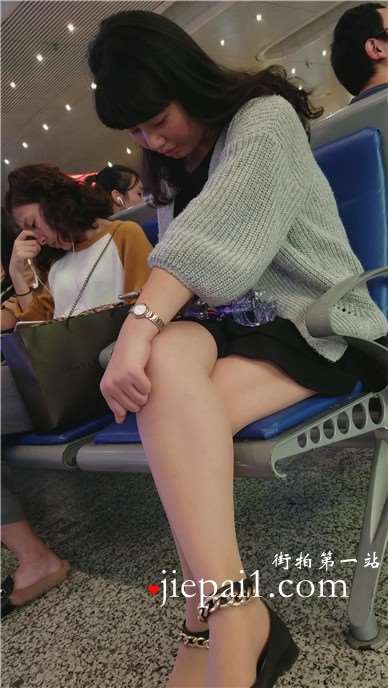 4k-高铁候车室偶遇白皙美腿知性优雅的熟女姐姐。