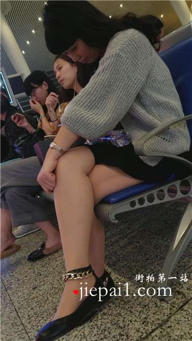 4k-高铁候车室偶遇白皙美腿知性优雅的熟女姐姐。