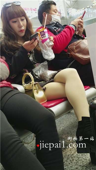 4k-肉色丝袜美腿美女打扮时尚前卫