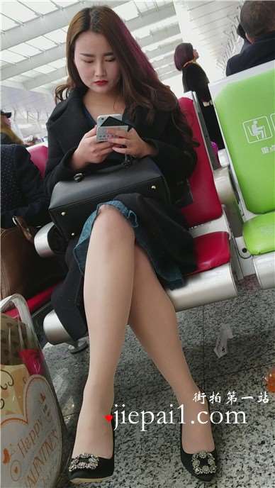 4k-候车室拍摄性感美腿高跟肉丝成熟女神姐姐