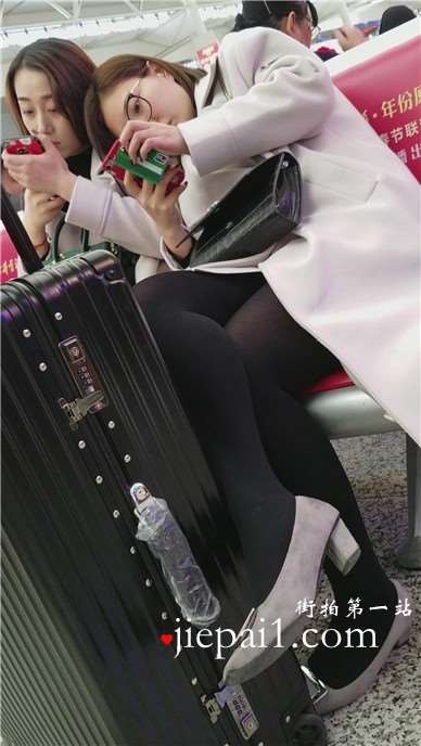 4k-黑色裤袜知性温柔美少妇，小高跟很性感