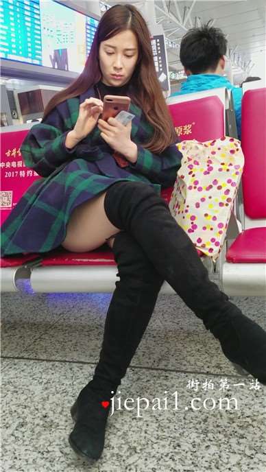 4k-高铁站候车室拍摄美腿肉丝袜长筒靴美女姐姐