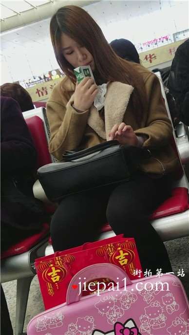 4k-喝纯牛奶的清纯小美女