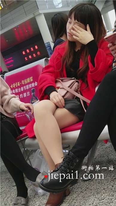 4k-高铁站候车室拍摄极品肉丝大红外套美眉