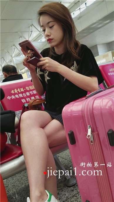 偶遇跟母亲一起的乖乖女
