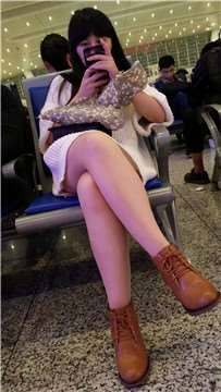 4k-车站候车室拍摄颜值爆表的美腿优雅甜美女神姐姐