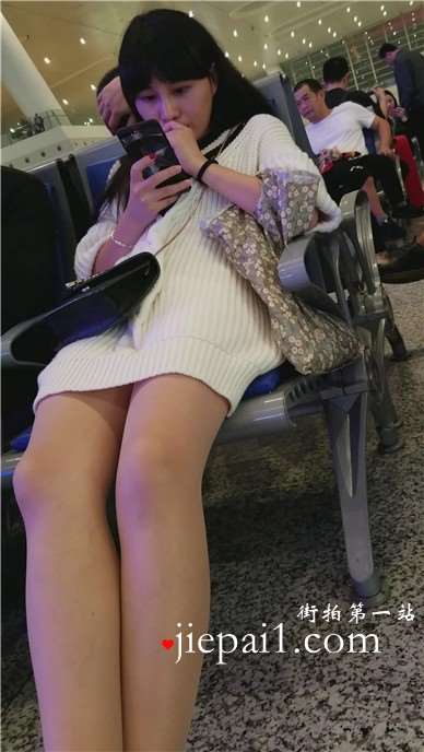 4k-车站候车室拍摄颜值爆表的美腿优雅甜美女神姐姐