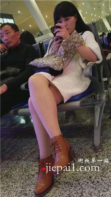 4k-车站候车室拍摄颜值爆表的美腿优雅甜美女神姐姐