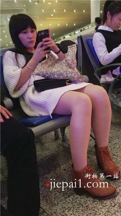 4k-车站候车室拍摄颜值爆表的美腿优雅甜美女神姐姐