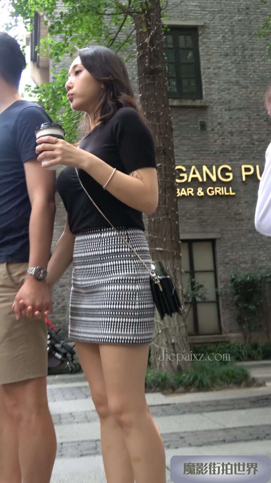 4K - 高腰包臀裙美姐 [2.09 GB/MP4]