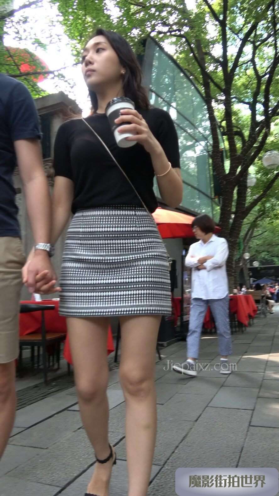 4K - 高腰包臀裙美姐 [2.09 GB/MP4]