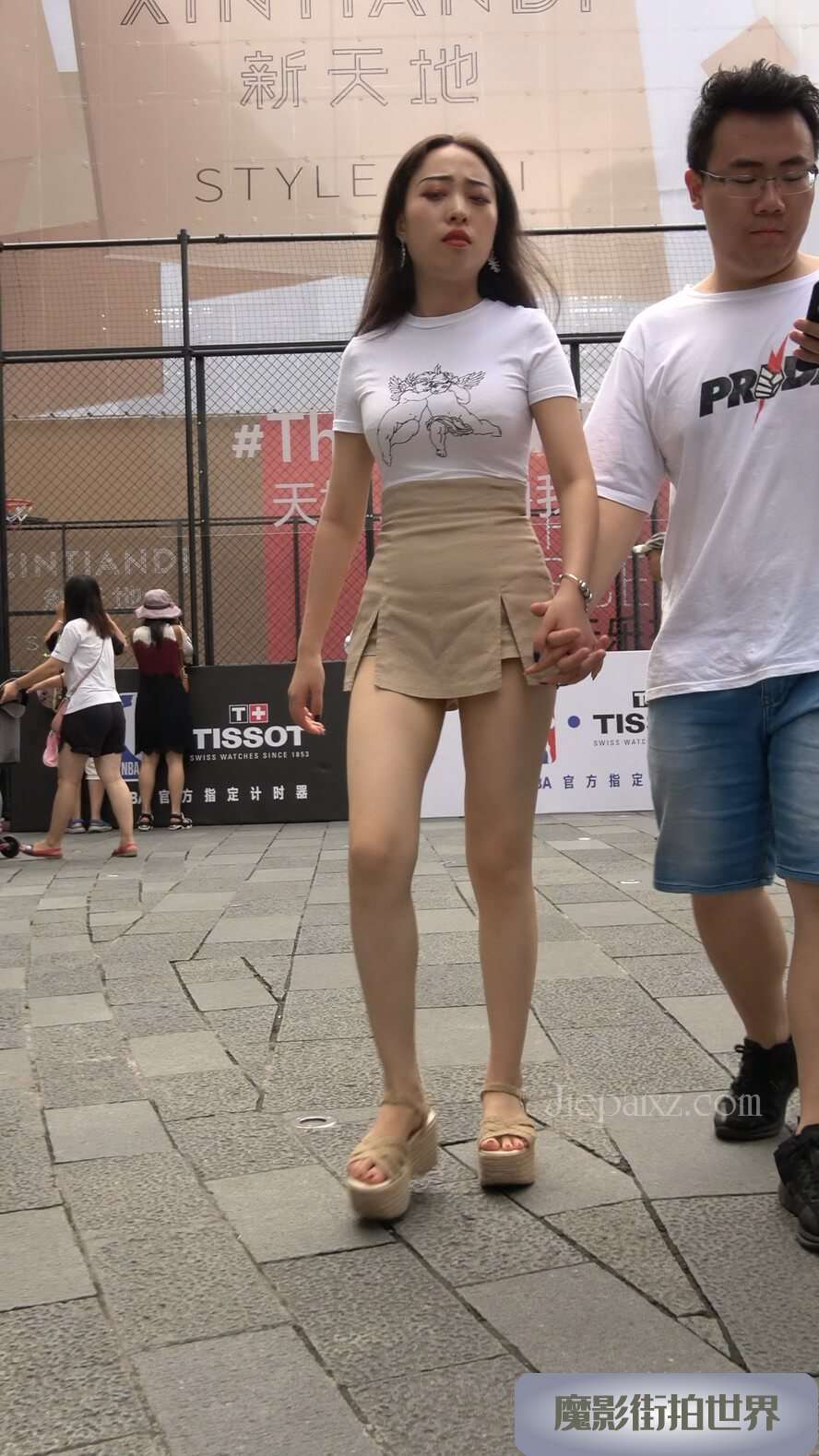 4K - 别人家的丰满漂亮小蛮腰女友 [1.26 GB/MP4]