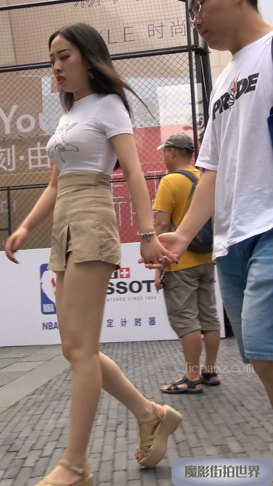 4K - 别人家的丰满漂亮小蛮腰女友 [1.26 GB/MP4]