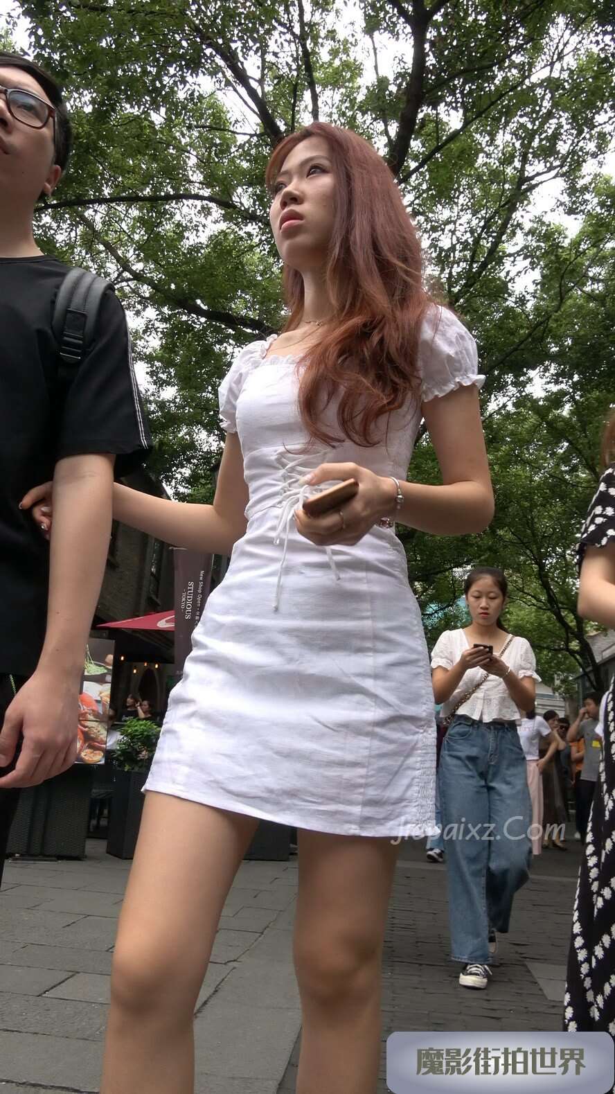 4K  - 街拍白短裙凉高美女姐姐 [2.52 GB/MP4]